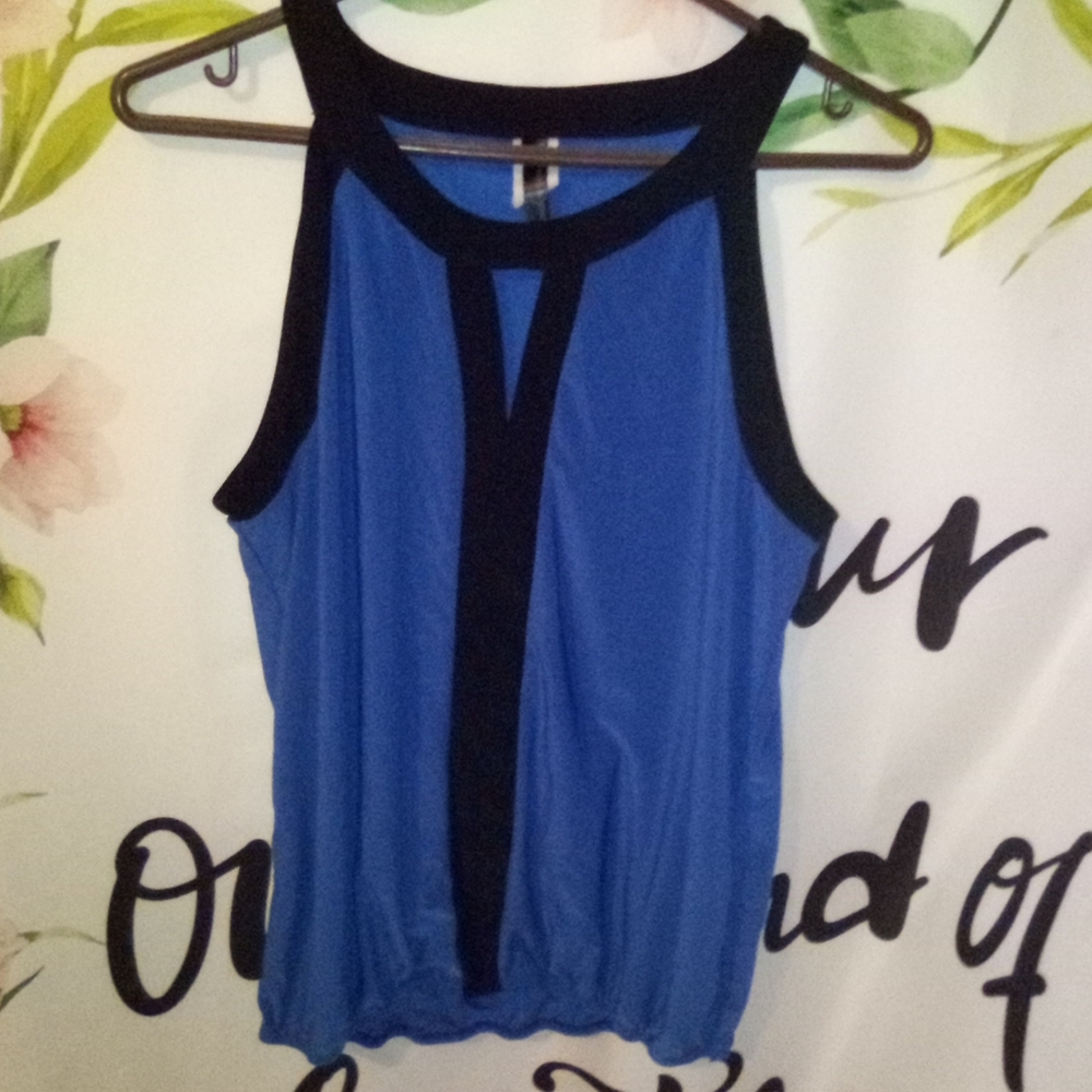 Rendezvous size large 90s top💙